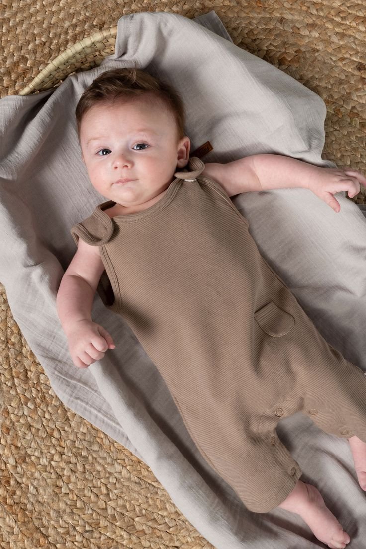 Bébé en barboteuse côtelée taupe éco-responsable, mode enfant Etikashion